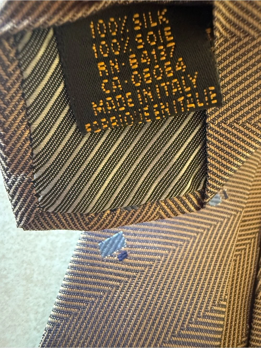 Bugatchi Uomo Men’s 100% Silk Tie Gray Blue Herringbone Made Italy NWT